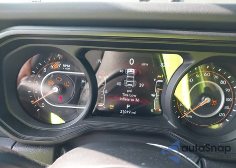 2024 Jeep Wrangler 4-Door Sahara 4X4 z USA, uszkodzony, nr VIN 1C4PJXEG1RW242431